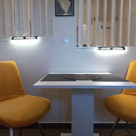 Studio Apartment With Pool Πούλα Εξωτερικό φωτογραφία