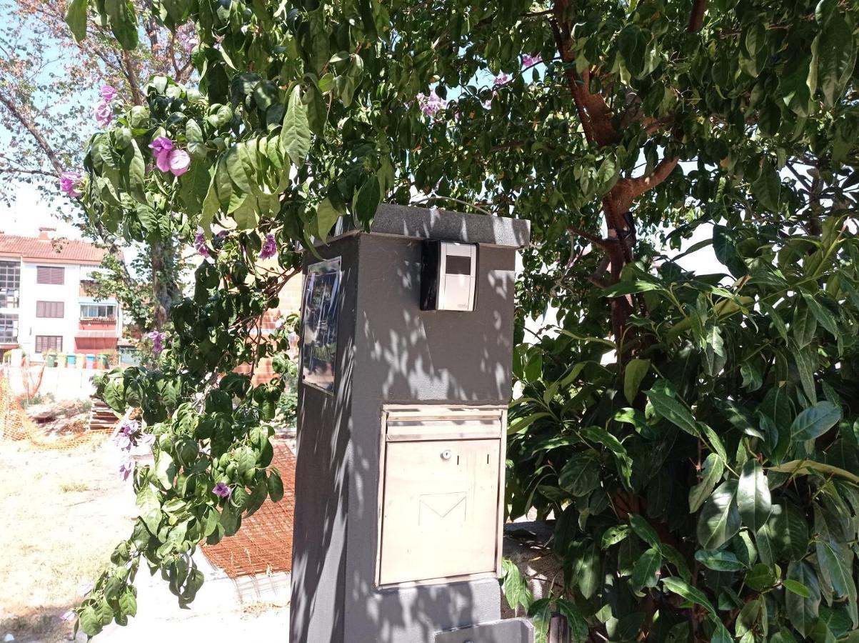 Studio Apartment With Pool Πούλα Εξωτερικό φωτογραφία