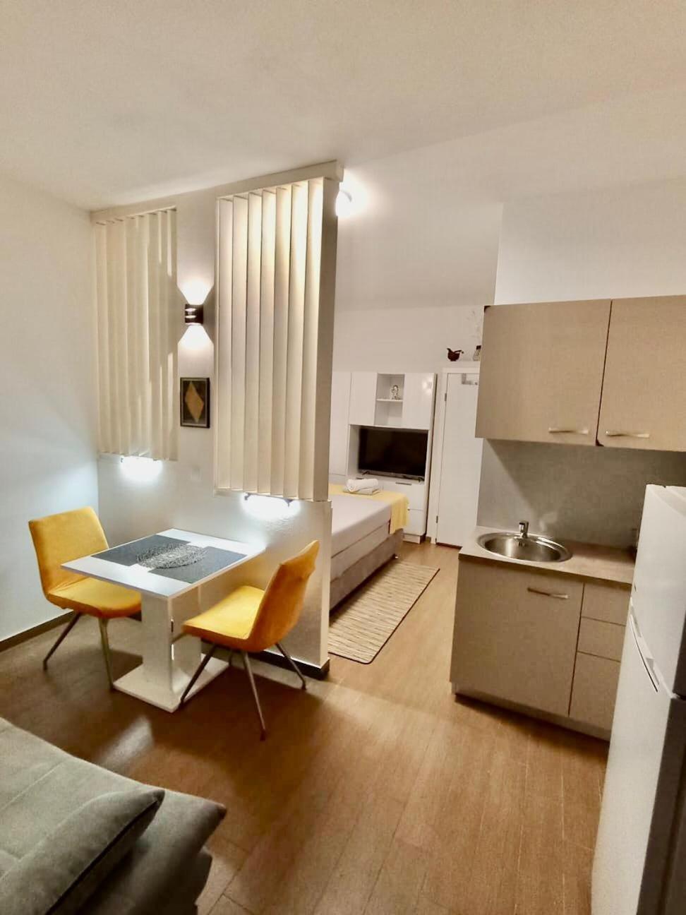 Studio Apartment With Pool Πούλα Εξωτερικό φωτογραφία