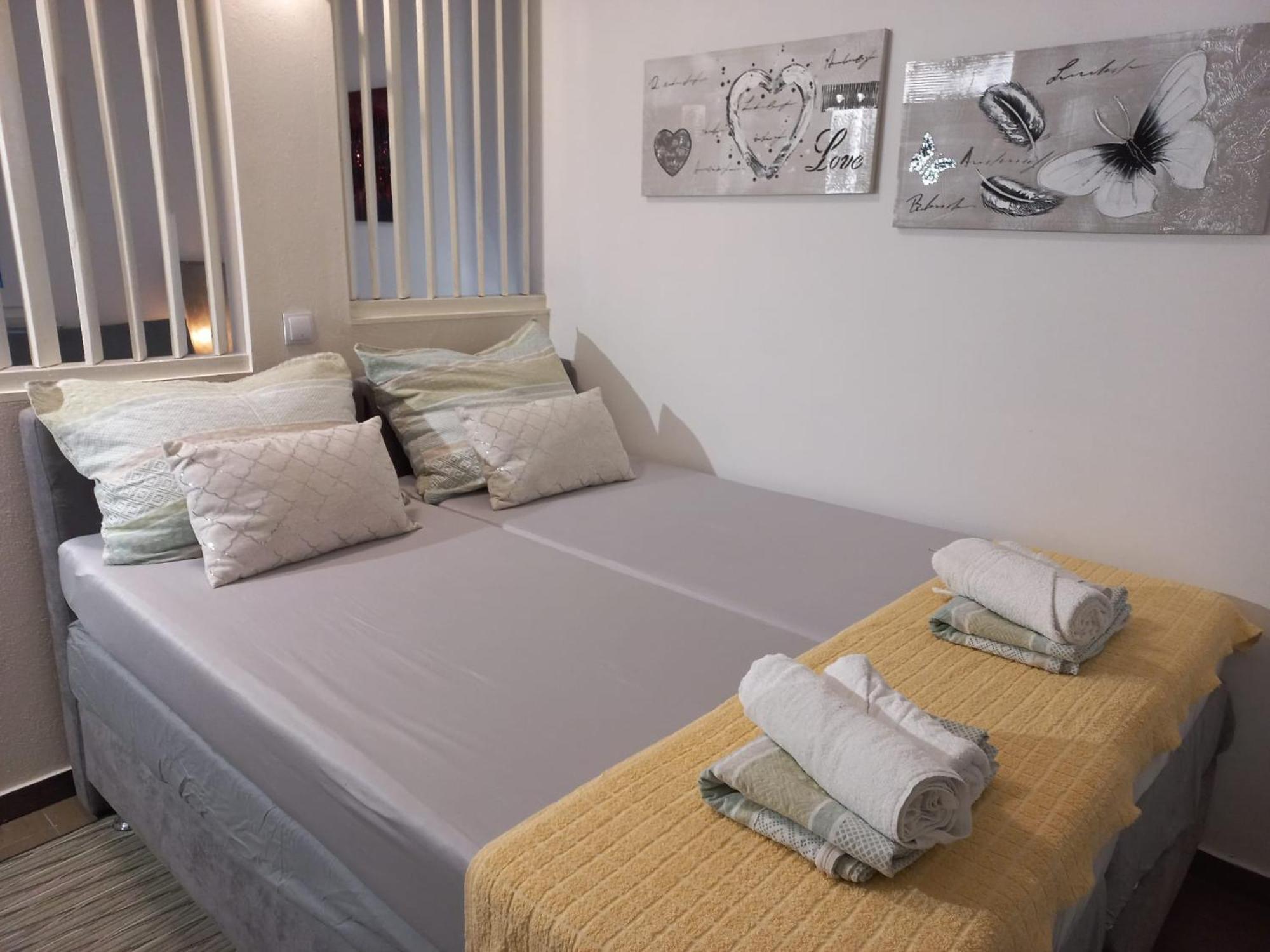 Studio Apartment With Pool Πούλα Εξωτερικό φωτογραφία