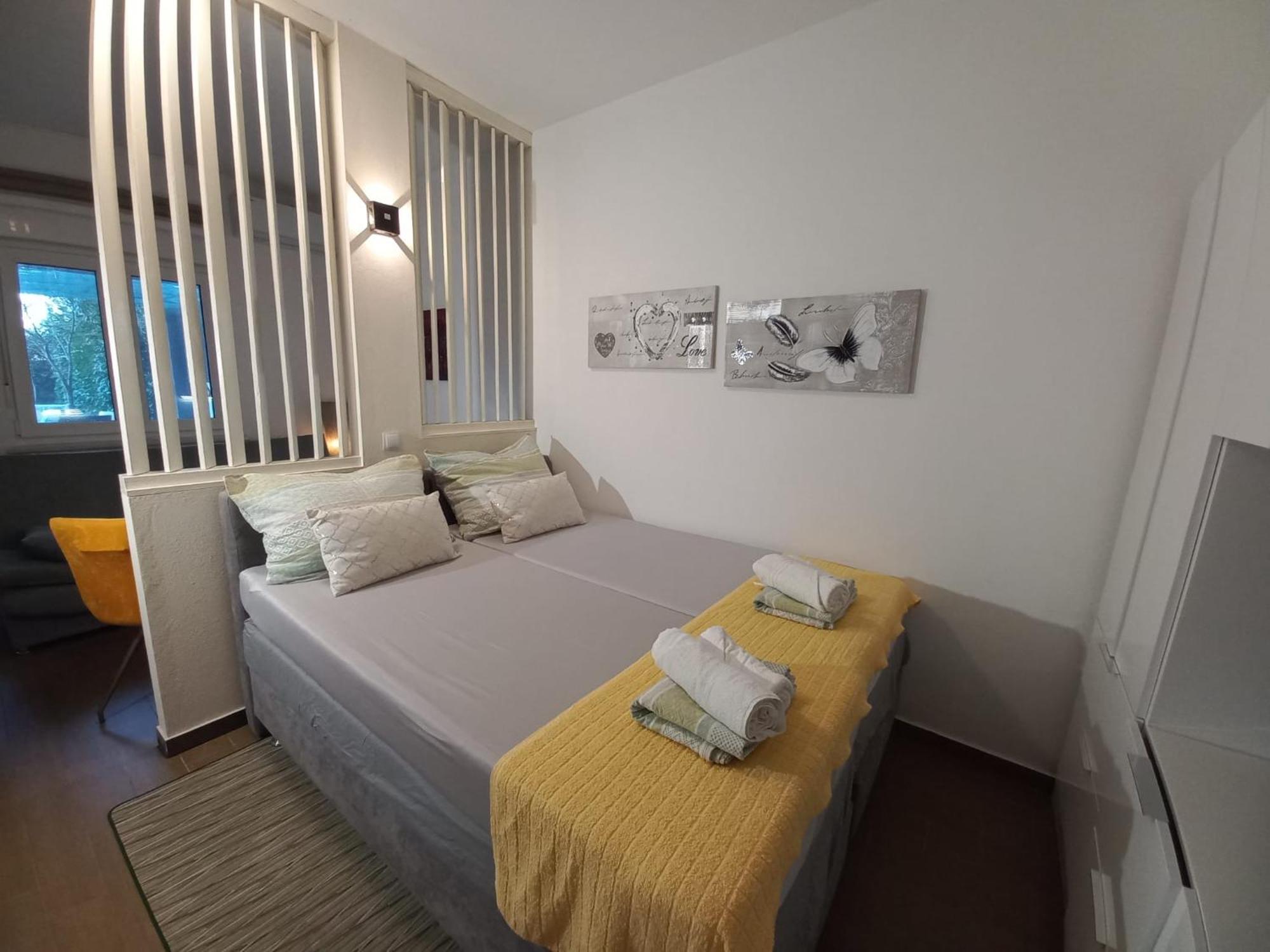 Studio Apartment With Pool Πούλα Εξωτερικό φωτογραφία